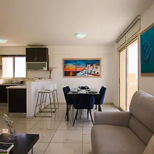wonderful-penthouse-with-stunning-sea-views.hotelsatayianapa.com/